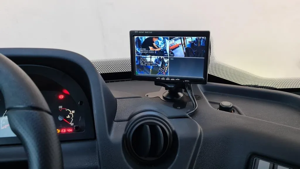 Gerede Belediyesi aracında sürücü konsolundaki 4 kanallı DVR kamera monitörü